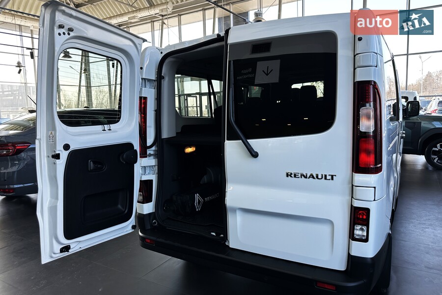 Renault Trafic - фото 12