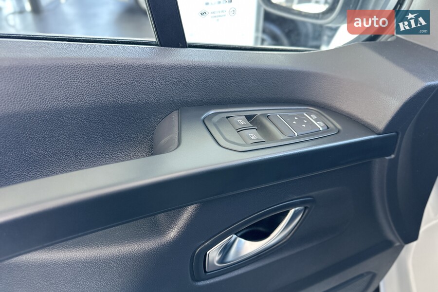 Renault Trafic - фото 16