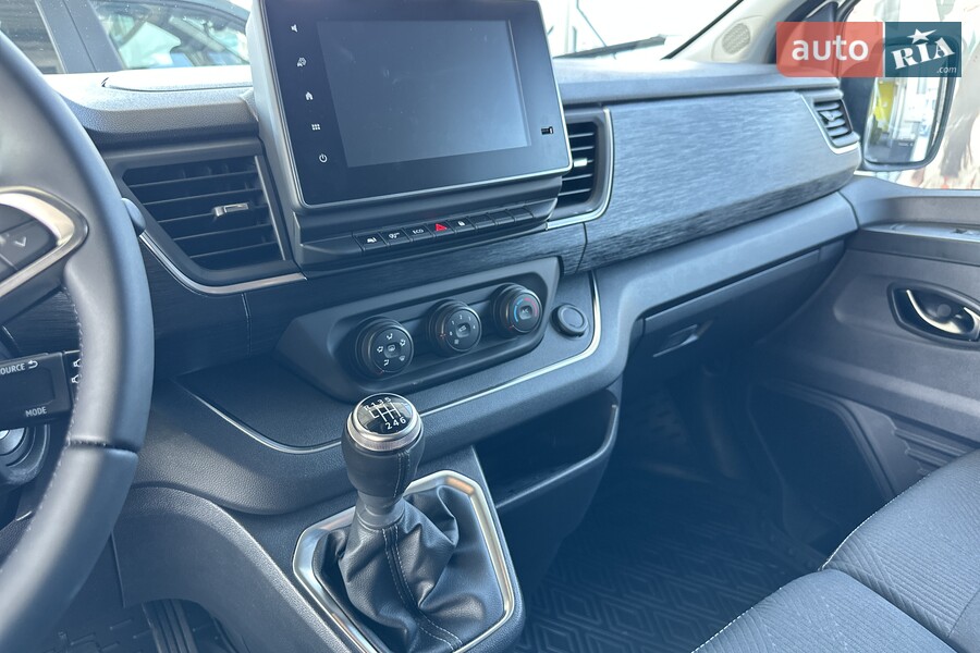 Renault Trafic - фото 19