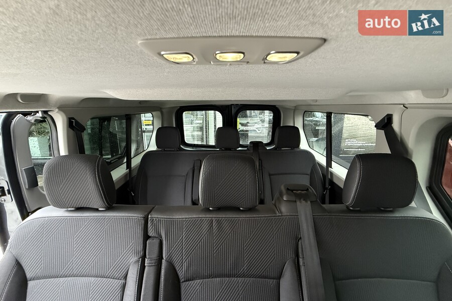 Renault Trafic - фото 12
