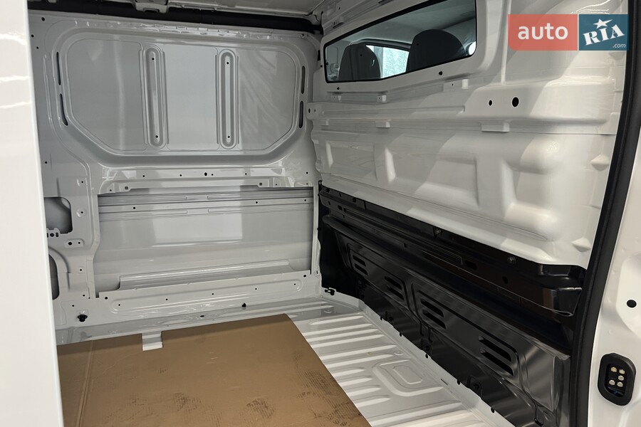 Renault Trafic - фото 8