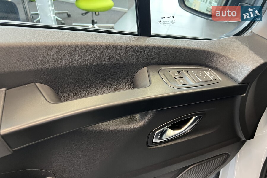 Renault Trafic - фото 10