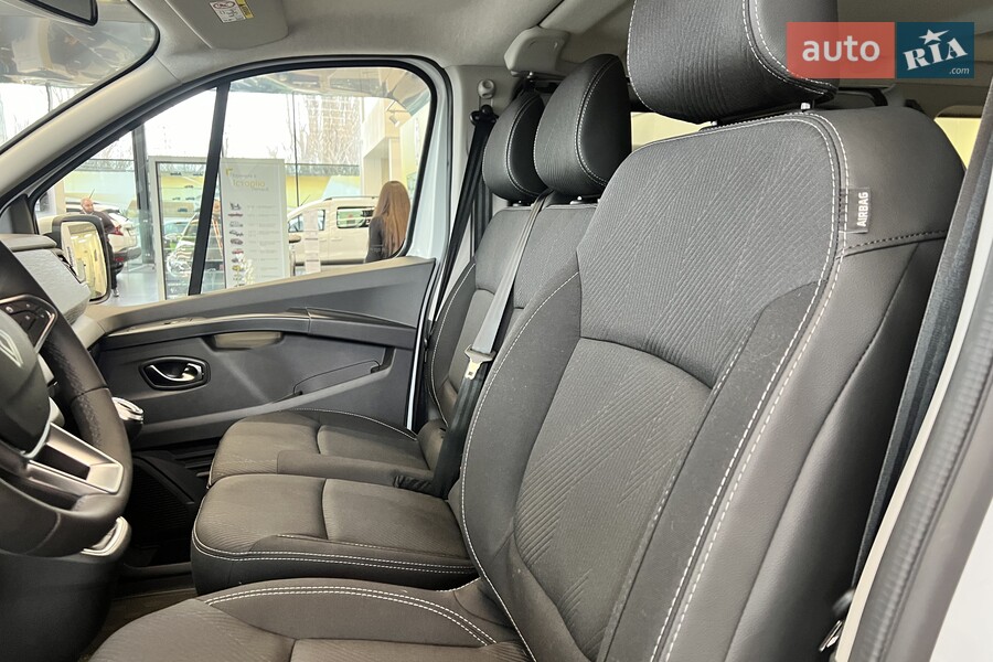 Renault Trafic - фото 13