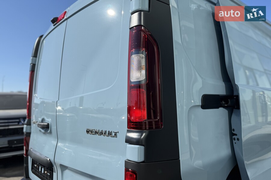 Renault Trafic - фото 12
