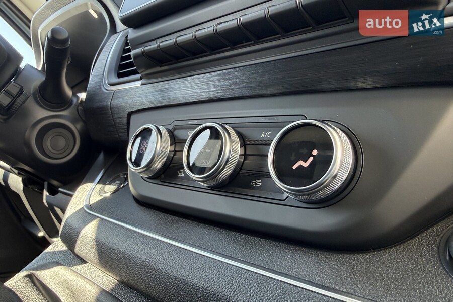 Renault Trafic - фото 21