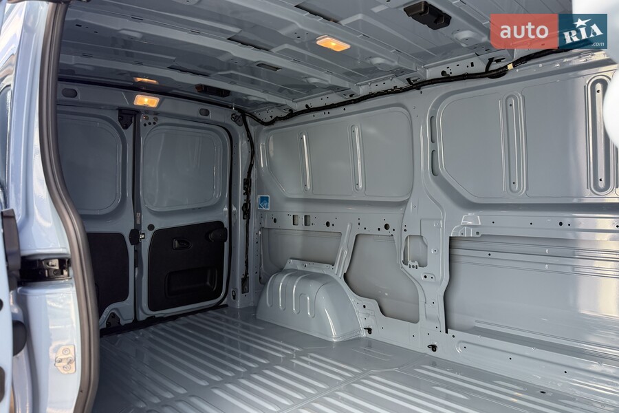 Renault Trafic - фото 16