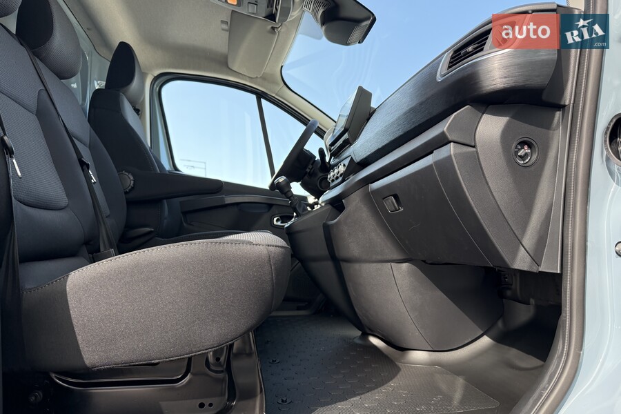 Renault Trafic - фото 22