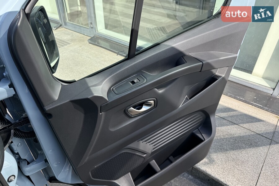 Renault Trafic - фото 24