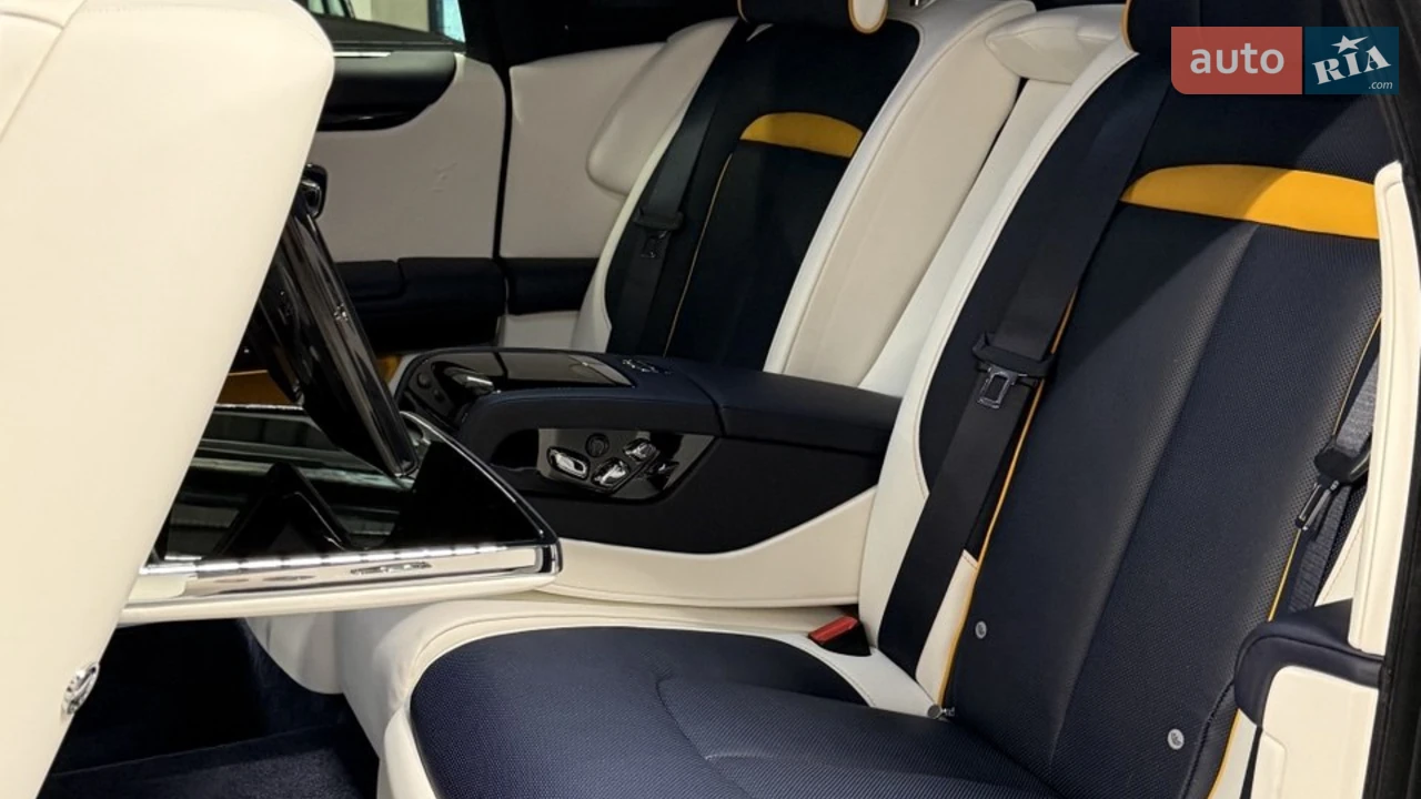 Rolls-Royce Ghost 2025