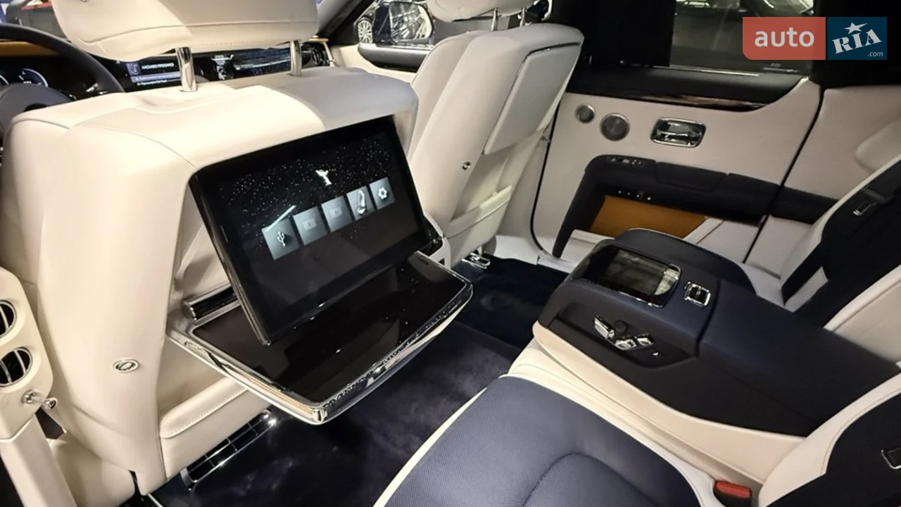 Rolls-Royce Ghost 2025