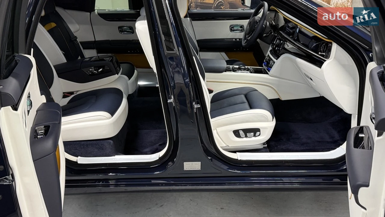 Rolls-Royce Ghost 2025