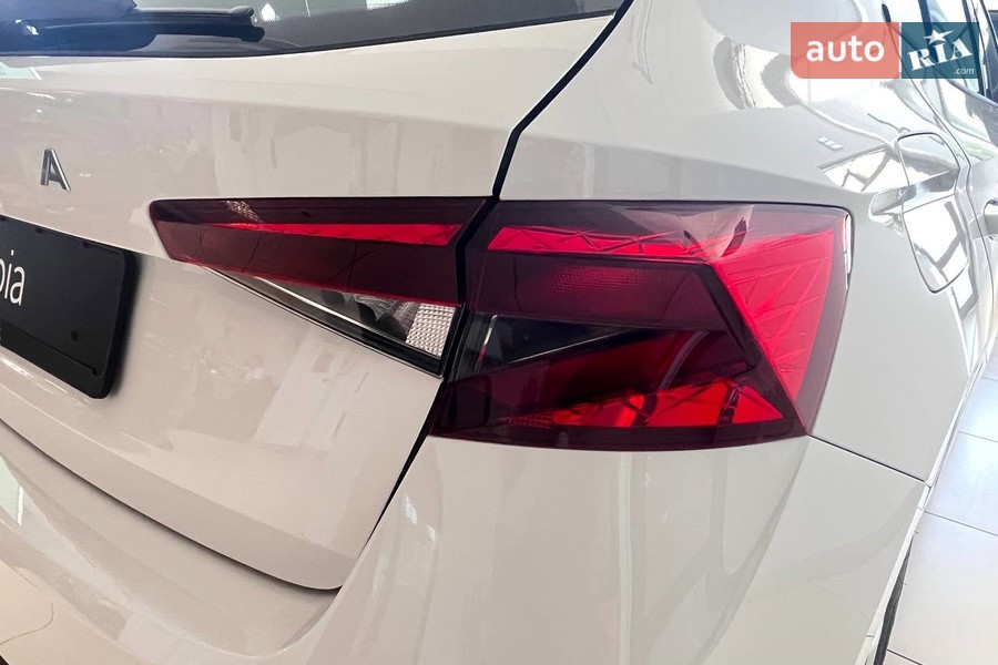 Skoda Fabia - фото 11