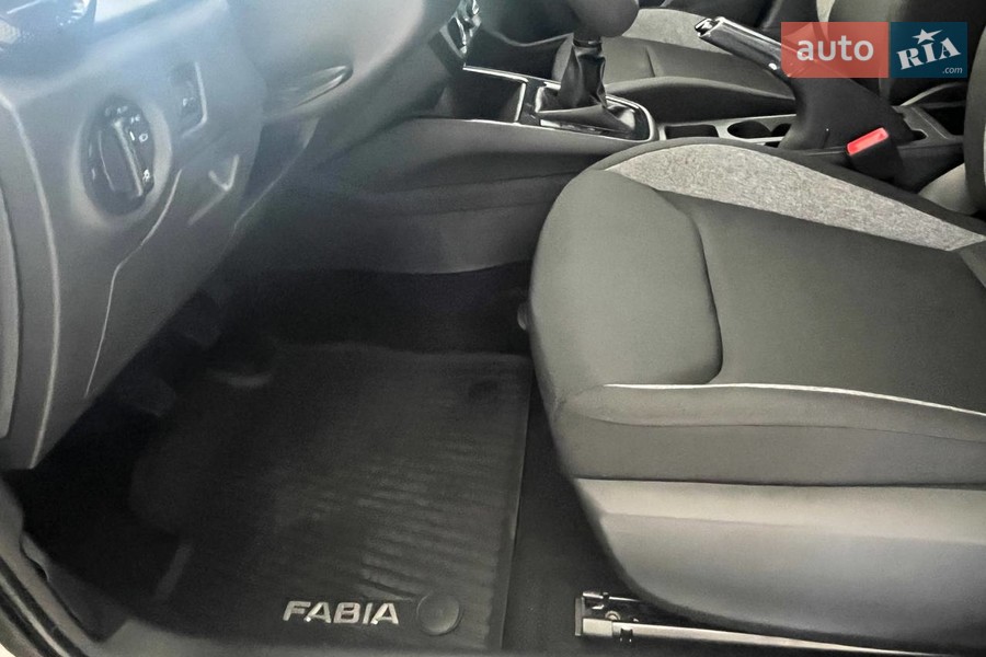 Skoda Fabia - фото 17