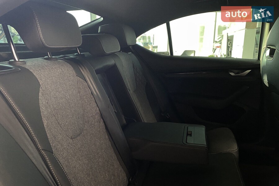 Skoda Octavia - фото 12