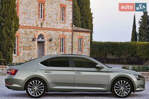 Skoda Superb 2019 года