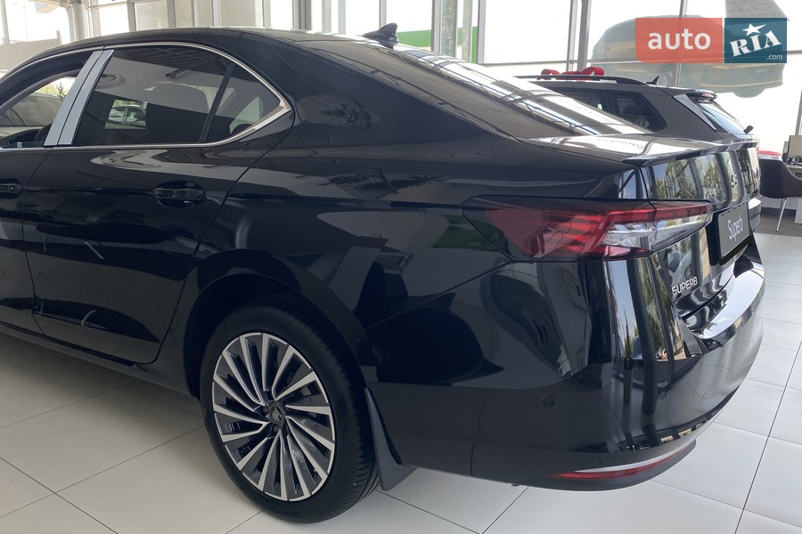 Skoda Superb - фото 8