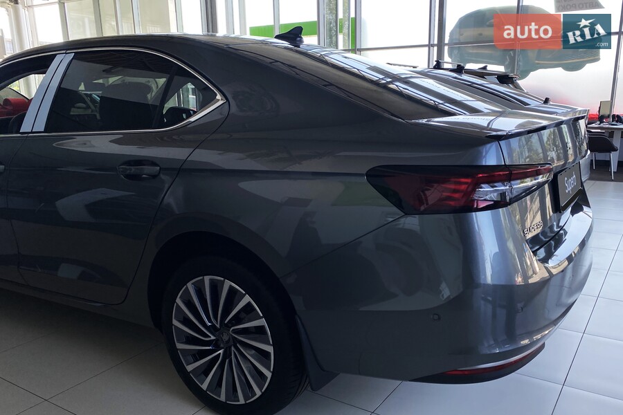 Skoda Superb - фото 8