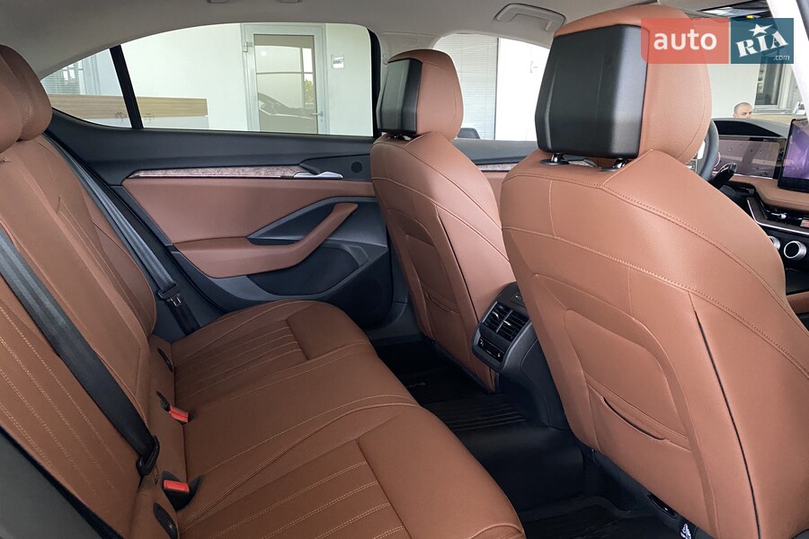 Skoda Superb - фото 13
