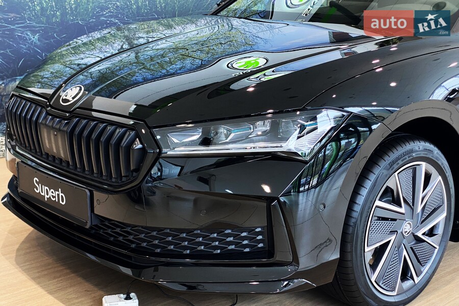 Skoda Superb - фото 8