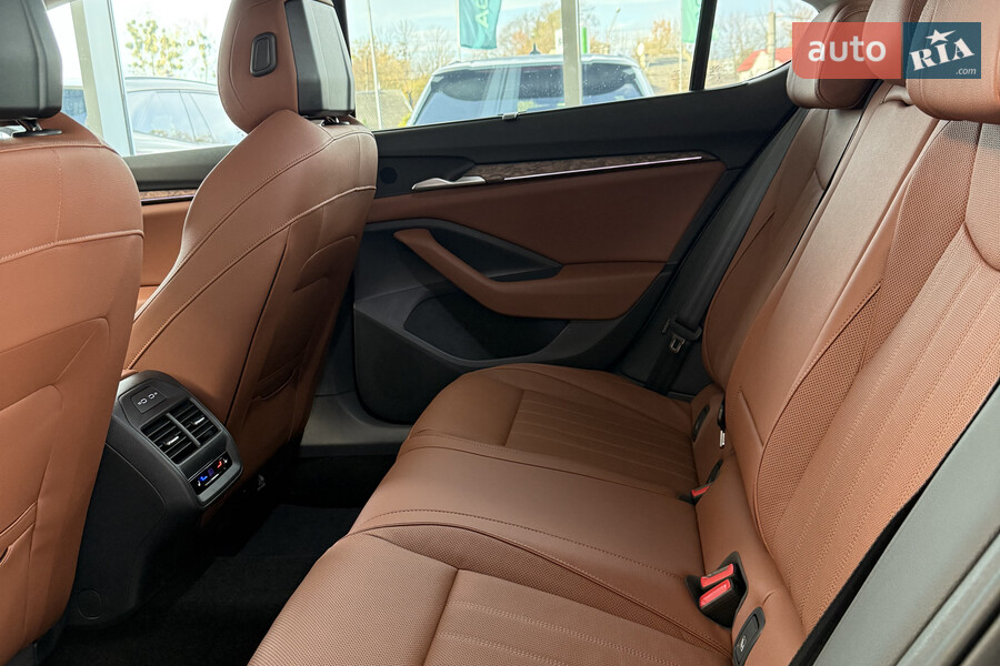 Skoda Superb - фото 14