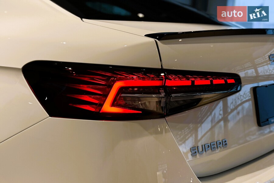 Skoda Superb - фото 11