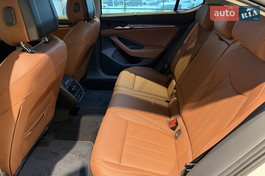 Skoda Superb - фото 31