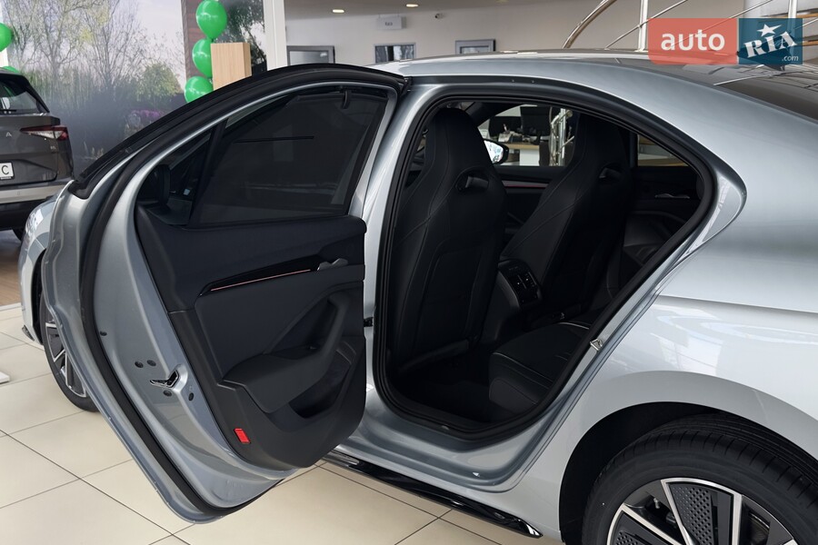 Skoda Superb - фото 8