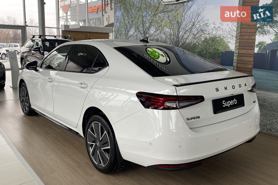 Skoda Superb - фото 8