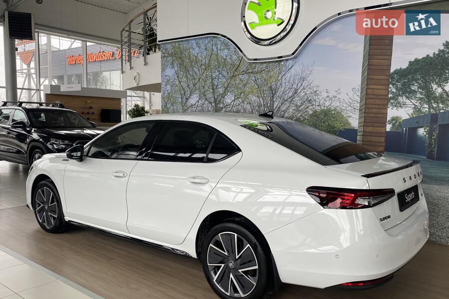 Skoda Superb - фото 6