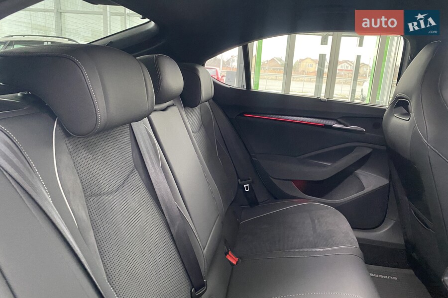 Skoda Superb - фото 16