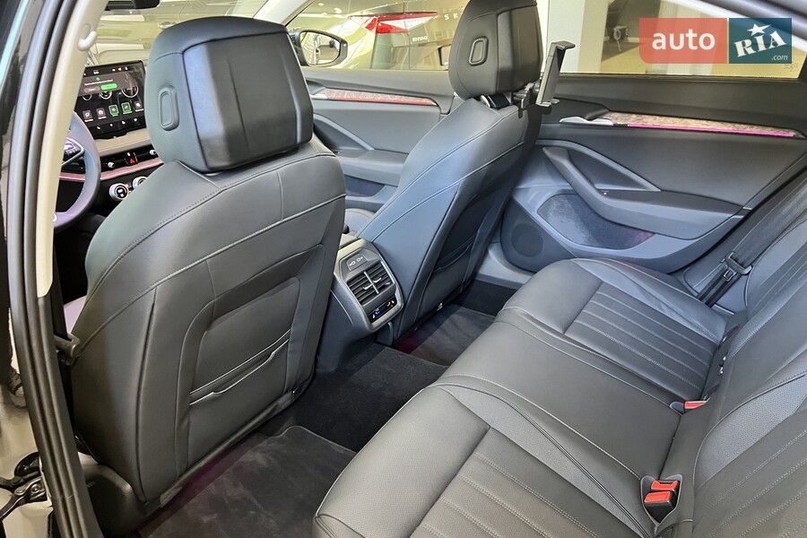 Skoda Superb - фото 11