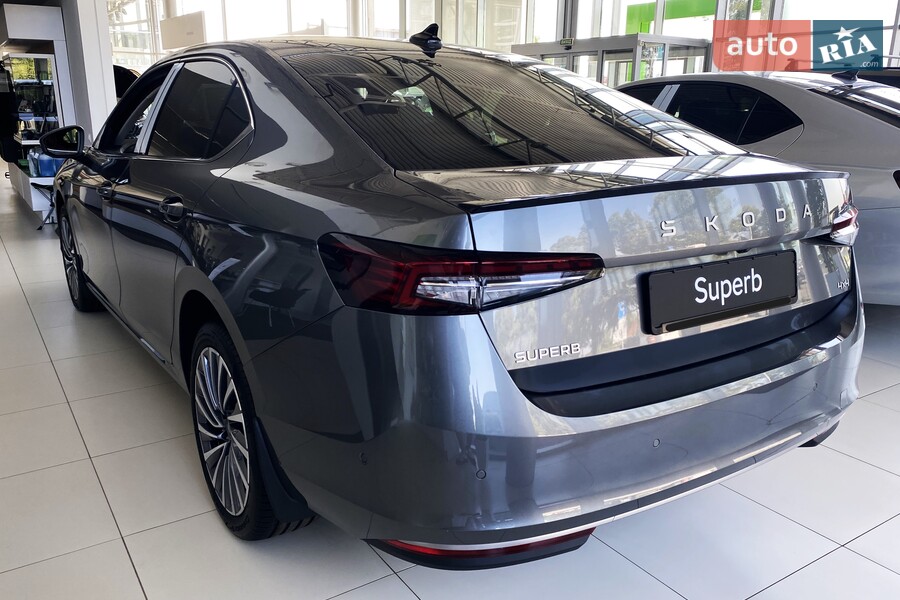 Skoda Superb - фото 8