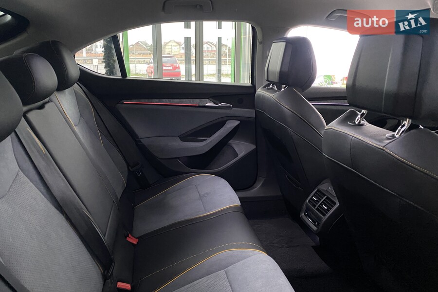 Skoda Superb - фото 16