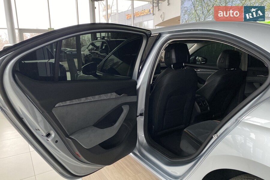 Skoda Superb - фото 30