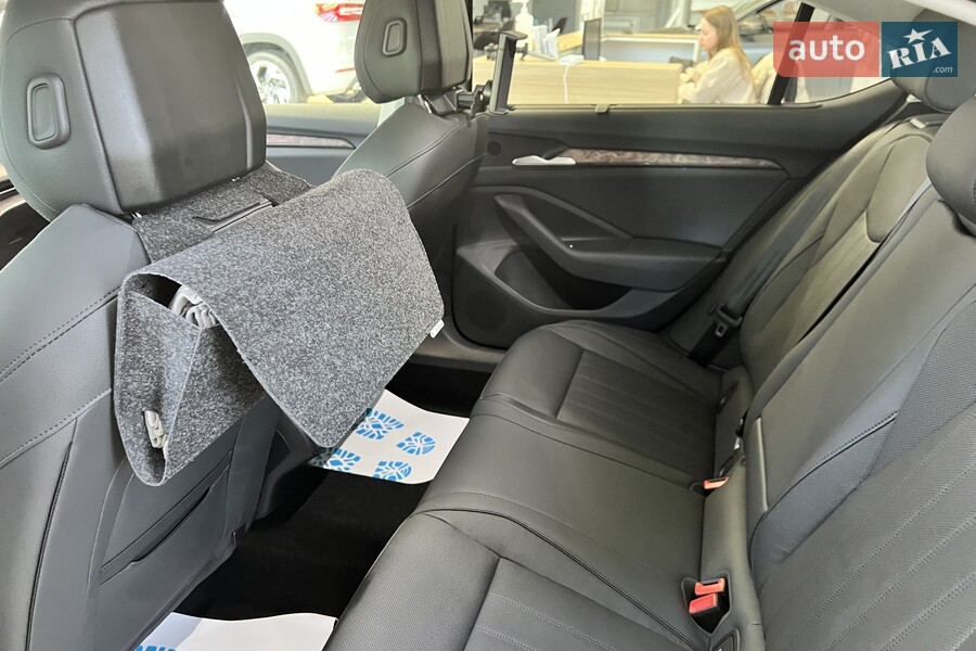 Skoda Superb - фото 13