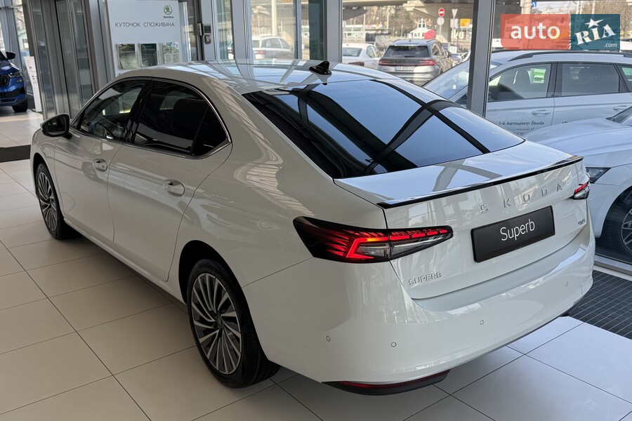Skoda Superb - фото 10
