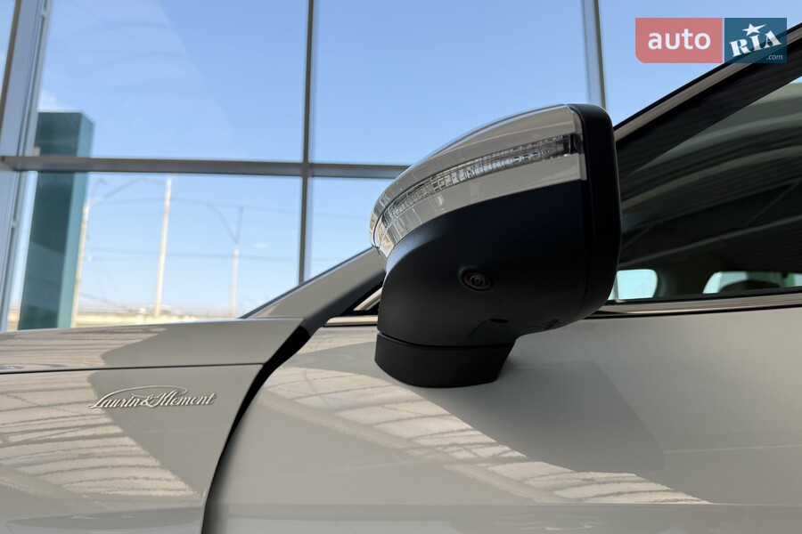 Skoda Superb - фото 12