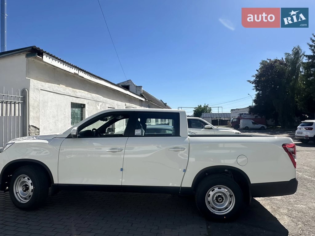SsangYong Grand Musso Base