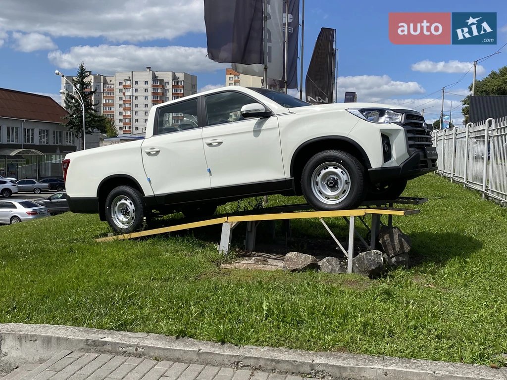 SsangYong Grand Musso Base