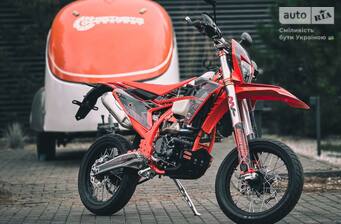 STN V8 Motard 2025 Base