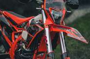 STN V8 Motard Base