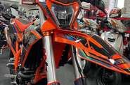 STN V8 Motard Base