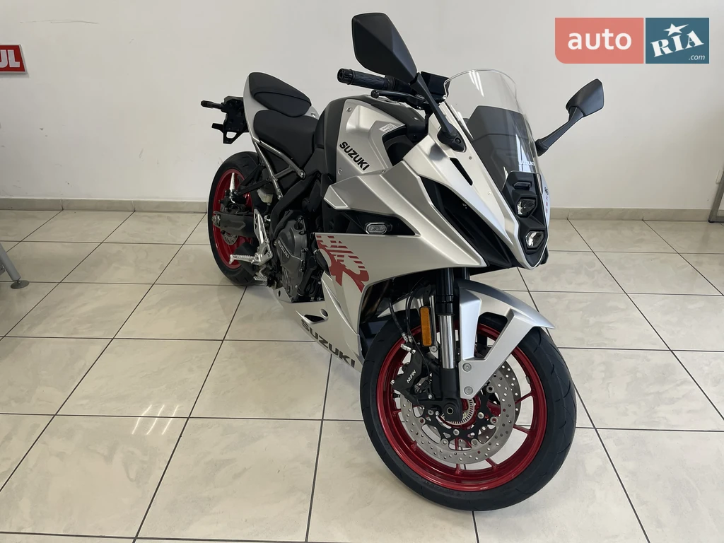 Suzuki GSX 8R Base