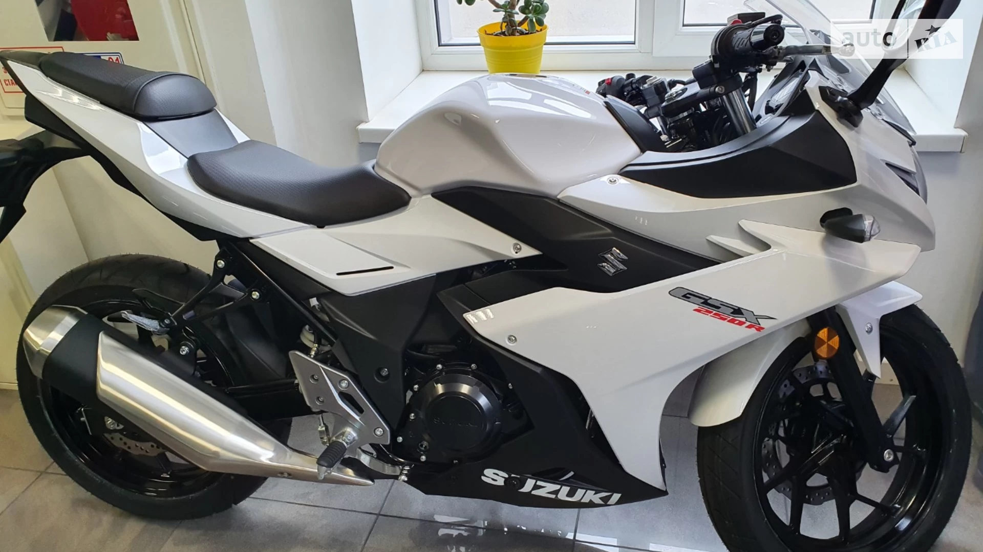 Мотоцикл Suzuki GSX 250R 2019 обзор