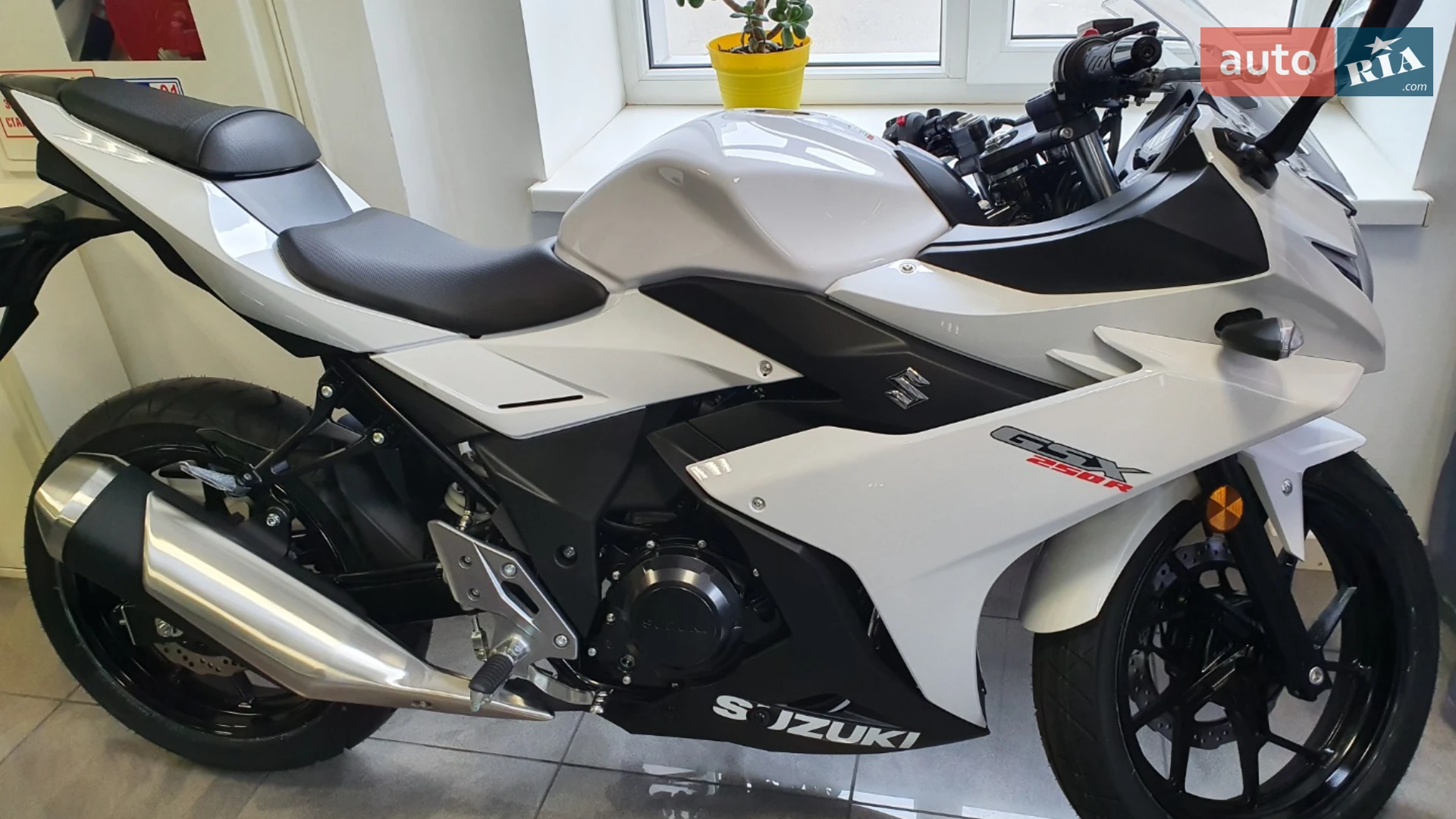 Мотоцикл Suzuki GSX 250R 2019 обзор