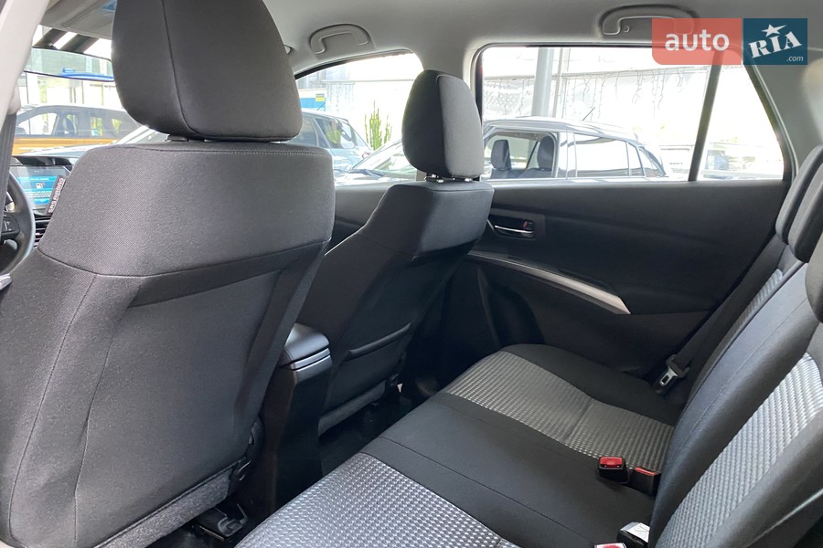 Suzuki S-Cross - фото 24