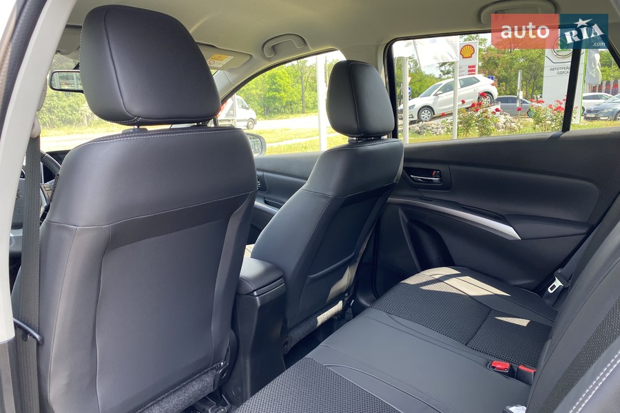 Suzuki S-Cross - фото 14
