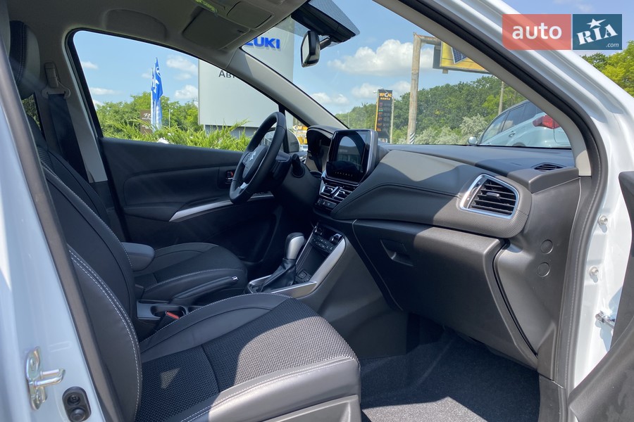 Suzuki S-Cross - фото 32