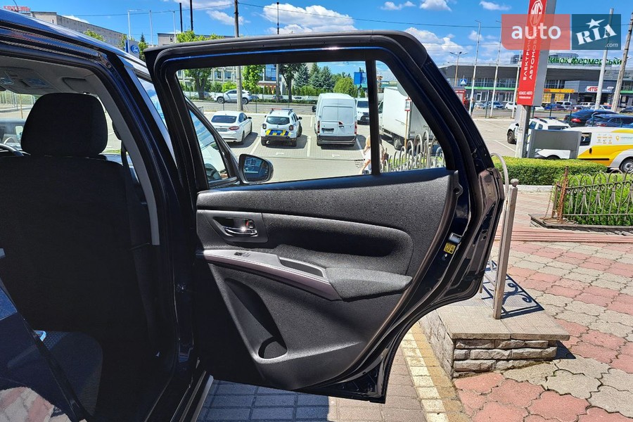 Suzuki S-Cross - фото 9