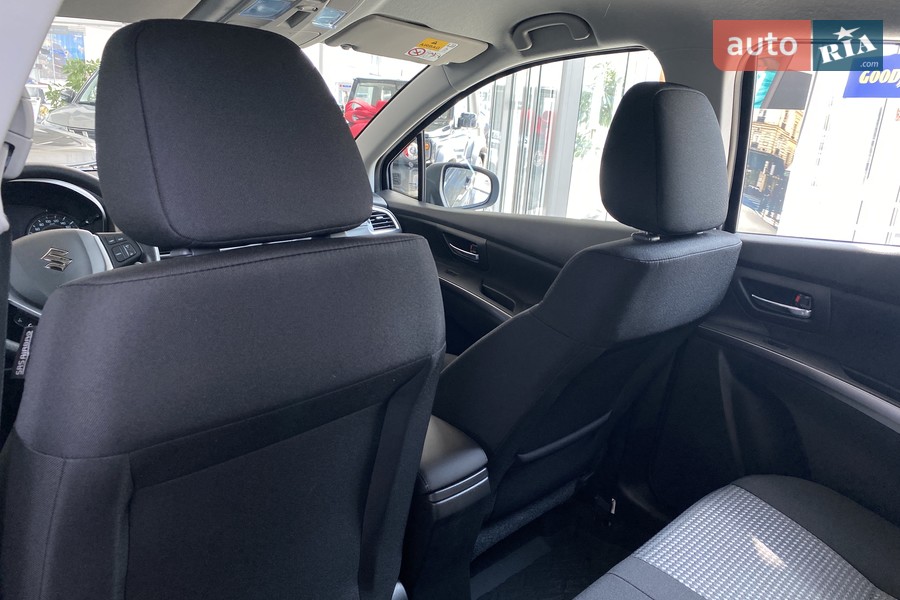 Suzuki S-Cross - фото 19